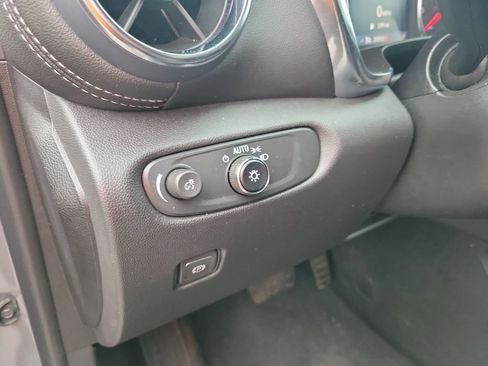 Used 2025 Chevrolet Blazer LT FWD image 19