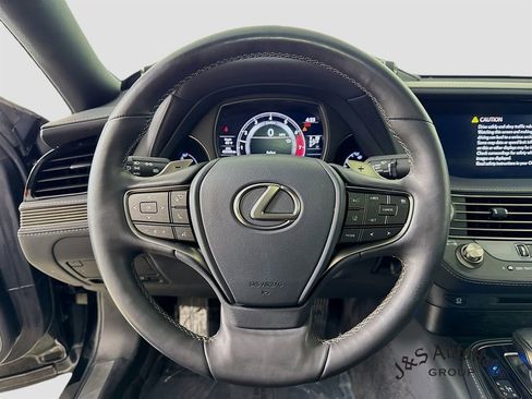 Used 2019 Lexus LS 500 w/ Accessory Package (Z2) image 12