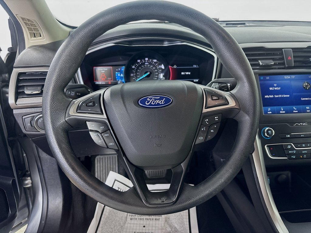 Used 2020 Ford Fusion SE FWD image 12