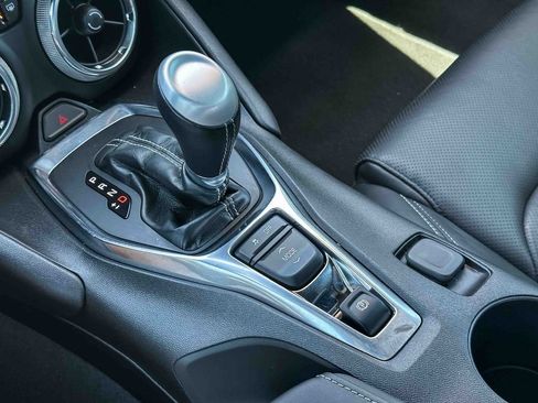 Used 2022 Chevrolet Camaro LT w/ Technology Package RWD image 28
