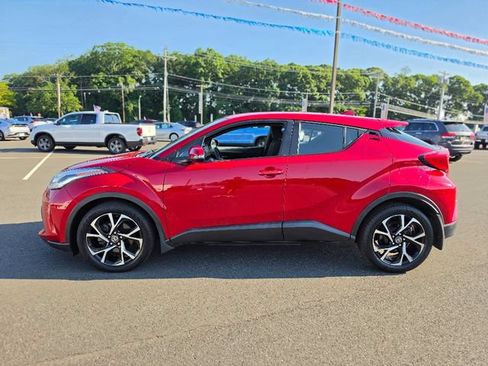 Used 2021 Toyota C-HR XLE FWD image 4
