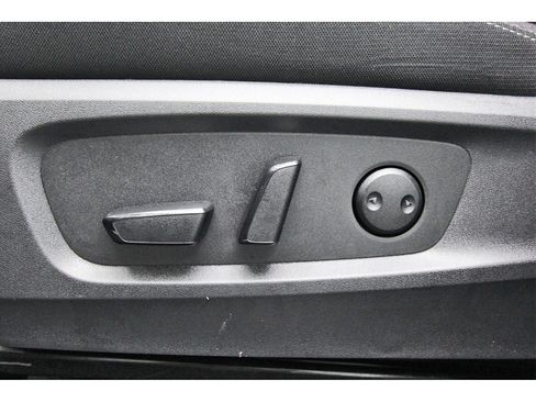 Used 2025 Nissan Pathfinder SV image 26