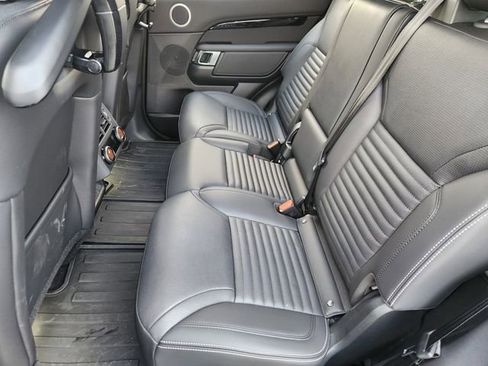Used 2025 Land Rover Discovery S image 31