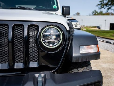 Used 2022 Jeep Wrangler Willys image 3