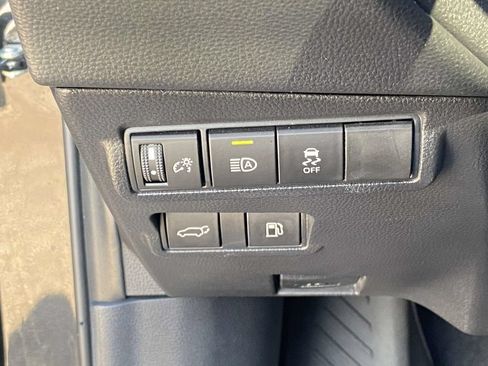 Used 2025 Toyota Corolla Cross AWD Hybrid w/ Convenience Package image 30