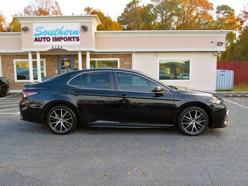 Used 2023 Toyota Camry SE image 6