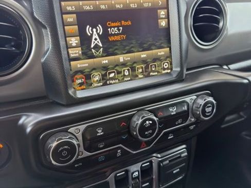 Used 2023 Jeep Wrangler Unlimited AWD/4WD image 12