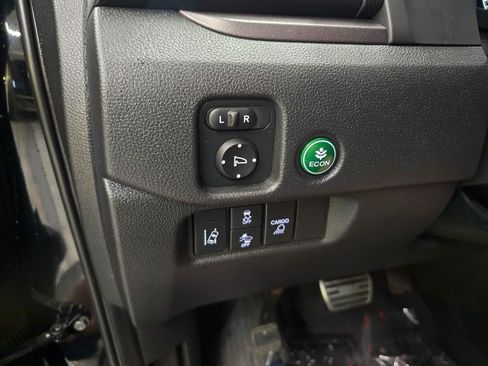 Used 2025 Honda Ridgeline Sport image 31