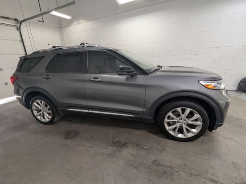 Used 2023 Ford Explorer Platinum w/ Premium Technology Package AWD/4WD image 3