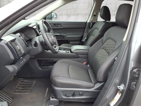 Used 2025 Nissan Pathfinder SV AWD/4WD image 4