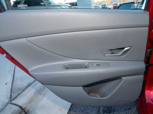 Used 2023 Hyundai Elantra SEL w/ Cargo Package image 9