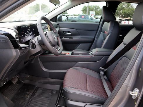 New 2025 Nissan Kicks SR FWD image 14