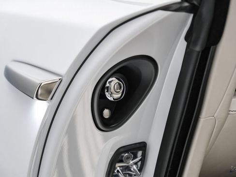 Used 2017 Rolls-Royce Dawn RWD image 98