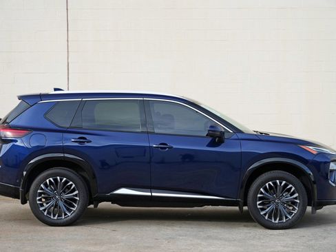 Used 2024 Nissan Rogue Platinum AWD/4WD image 52