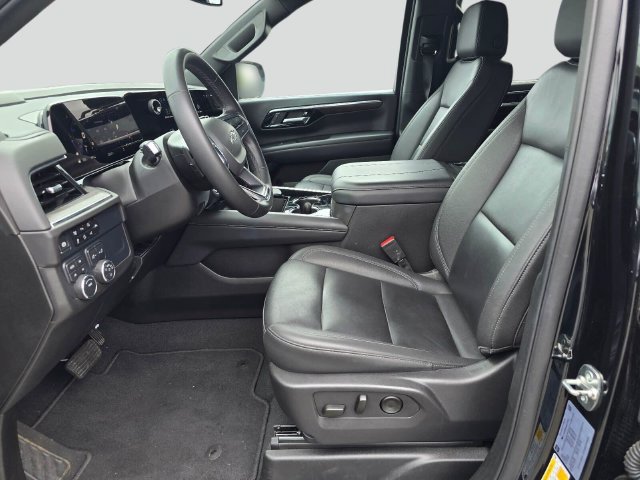 Used 2025 Chevrolet Suburban Z71 AWD/4WD image 19