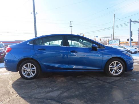 Used 2017 Chevrolet Cruze LT FWD image 6