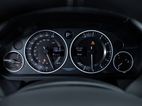 Used 2010 Aston Martin DBS image 17