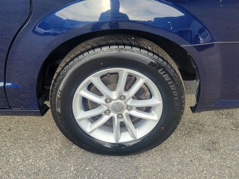 Used 2015 Dodge Grand Caravan SXT w/ UConnect Hands-Free Group image 9