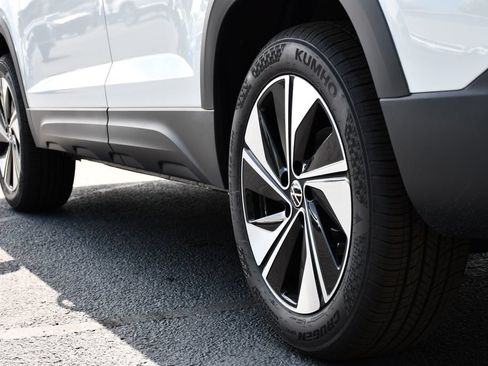 New 2026 Volkswagen Taos SE AWD/4WD image 9