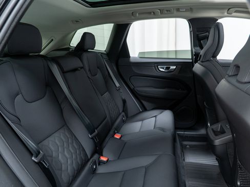 New 2026 Volvo XC60 B5 Core w/ Climate Package image 24