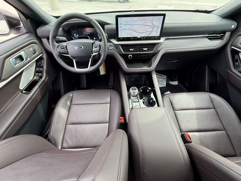 New 2026 Ford Explorer Platinum image 25