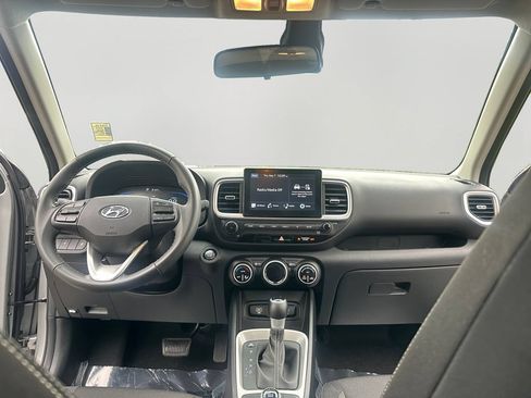 Used 2025 Hyundai Venue SEL FWD image 10