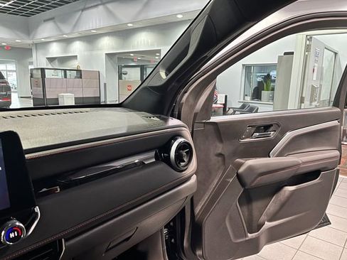 Used 2023 Chevrolet Colorado Z71 w/ Z71 Convenience Package 2 image 24