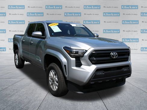 Used 2025 Toyota Tacoma SR5 AWD/4WD image 3