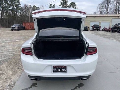 Used 2017 Dodge Charger SXT RWD image 6