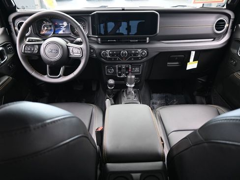 Used 2024 Jeep Gladiator Sport w/ Premium Package image 36