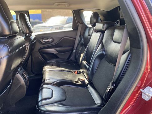 Used 2019 Jeep Cherokee Latitude Plus FWD image 13