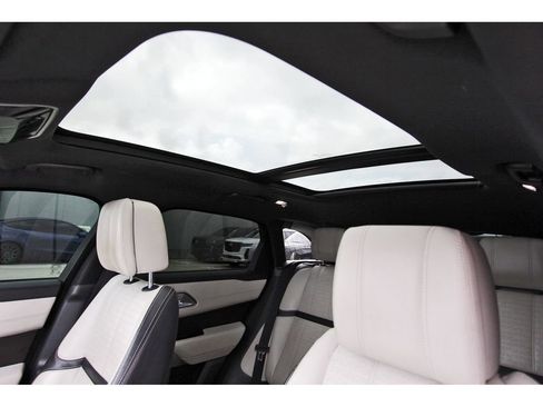 Used 2018 Land Rover Range Rover Velar R-Dynamic HSE image 27