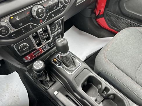 Used 2025 Jeep Wrangler Unlimited Rubicon image 22