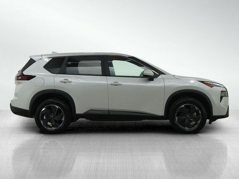 Used 2024 Nissan Rogue SV image 6