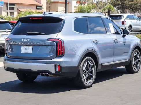 Used 2023 Kia Telluride EX w/ EX Captain's Chair Package FWD image 5