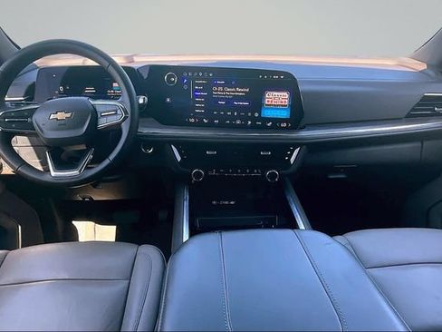 Used 2025 Chevrolet Suburban LT AWD/4WD image 6