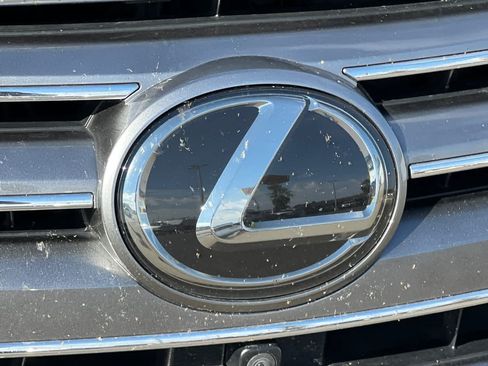 Used 2021 Lexus LX 570 4WD w/ Luxury Package image 16