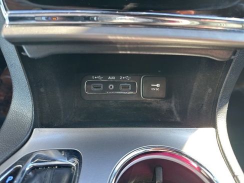 Used 2019 Jeep Grand Cherokee Limited image 18