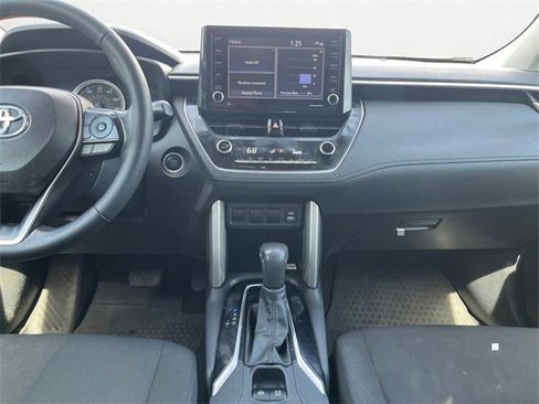 Used 2022 Toyota Corolla Cross LE image 12