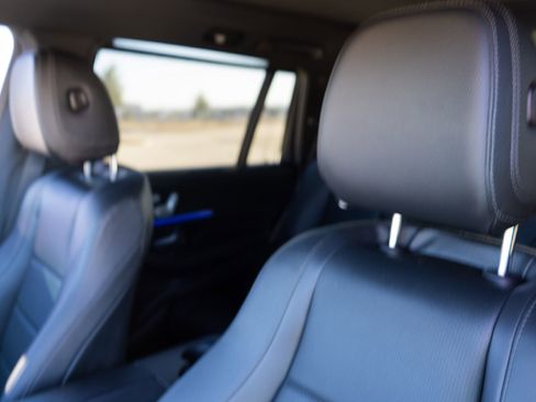 Used 2022 Mercedes-Benz GLS 450 4MATIC image 9