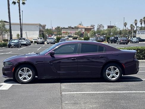Used 2021 Dodge Charger SXT w/ Leather Interior Group RWD image 4