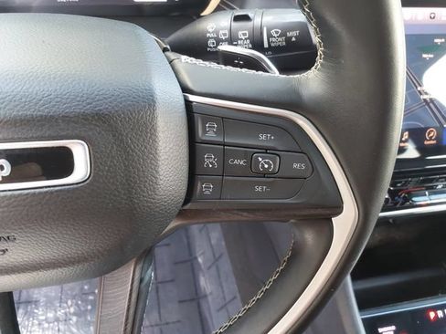 Used 2022 Jeep Grand Cherokee Limited AWD/4WD image 29