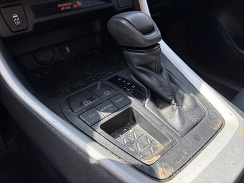 Used 2019 Toyota RAV4 LE image 26