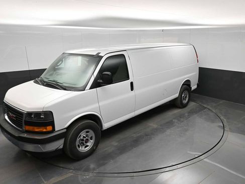 New 2026 GMC Savana 3500 Extended RWD image 22