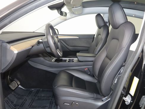 Used 2025 Tesla Model Y Long Range image 13