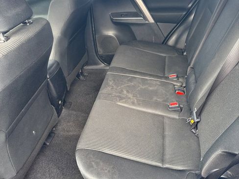 Used 2018 Toyota RAV4 LE image 14