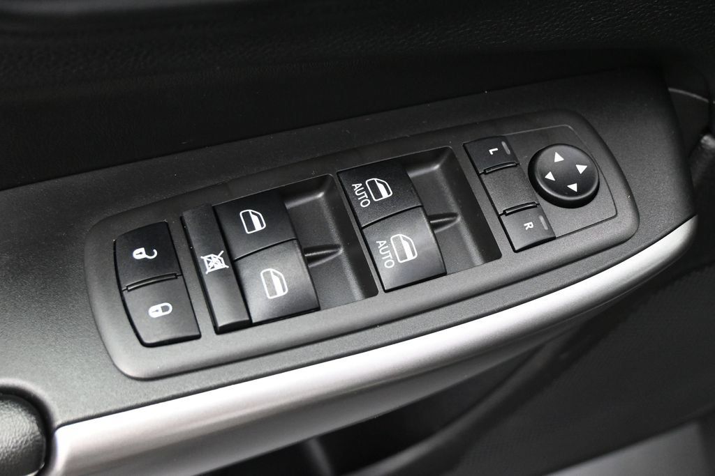Used 2021 Jeep Cherokee Latitude Lux w/ Comfort/Convenience Group AWD/4WD image 4