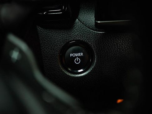 Used 2025 Toyota Camry SE image 19