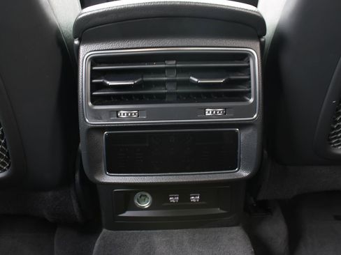 Used 2019 Audi Q8 Premium Plus w/ Premium Plus AWD/4WD image 34