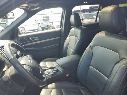 Used 2018 Ford Explorer XLT w/ Equipment Group 202A AWD/4WD image 18